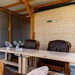 Victoria Z Wiejskim Lodge *