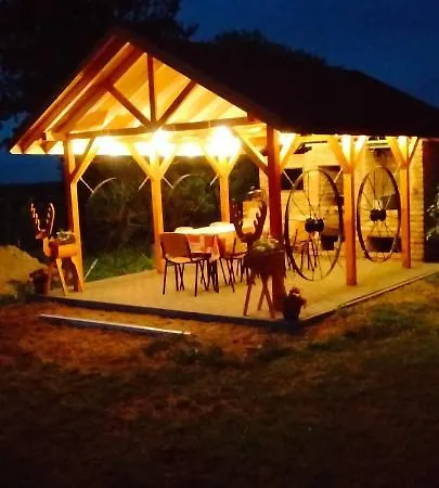 Victoria Z Wiejskim Lodge *