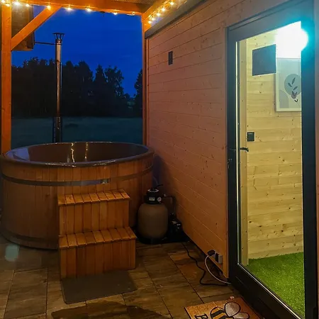 Victoria Z Wiejskim Lodge *